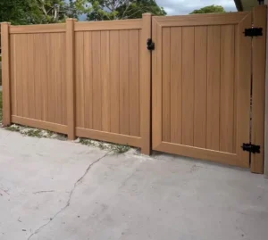 Vinyl fence installation in Boca Raton, Florida – before and after