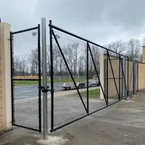 Chain link fence and gate installation in Pembroke Pines, Florida