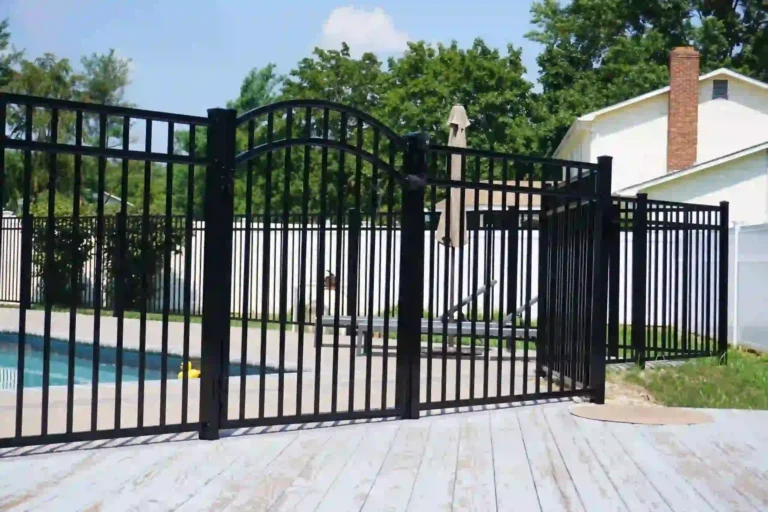 Aluminum fence installation by a professional fence company in Broward County, serving Fort Lauderdale, Pompano Beach, Margate, Davie, Plantation, North Lauderdale, Tamarac, Boca Raton, Pembroke Pines, and Weston.
