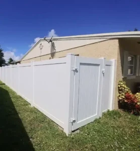 Vinyl fence and gate installation in Pompano Beach – professional fence company near me